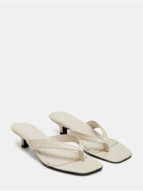 Steve Madden Tracie Cream Crocodile Thong Kitten Heels